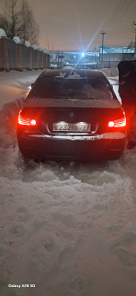 помогите пожалуйста,  засел  вытащить застрявшую машину Бмв 