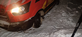 помогите, нужно немного оттянуть назад что бы выйти из ямки. Застрял на аллее в СНТ гривно вытащить застрявшую машину Форд транзит