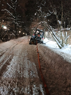 прошу помощи, вытянуть на дорогу, требуется лебедка и блок, есть за что зацепиться вытащить застрявшую машину МТЗ белорус