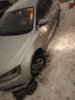 помогите, завяз в снеге  вытащить застрявшую машину Volkswagen Jetta
