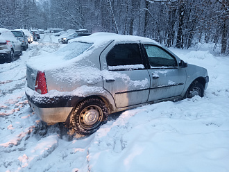 Доброе утро, помогите пожалуйста,  села машина на пузо на парковке  вытащить застрявшую машину Рено логан