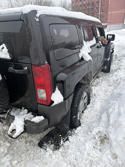 Застрял у дома нужно дернуть, закопалсч вытащить застрявшую машину Hummer h3
