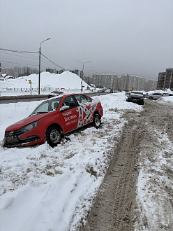 помогите, машина потихоньку скатывается в обрыв  вытащить застрявшую машину Лада