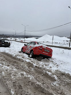 помогите, машина потихоньку скатывается в обрыв  вытащить застрявшую машину Лада