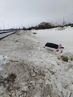 прошу помощи, вытащить машину из сугроба вытащить застрявшую машину Калина 2
