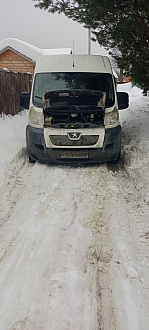 Застрял в деревне в прогоне метров 15 до дороги. вытащить застрявшую машину Пежо боксёр.
