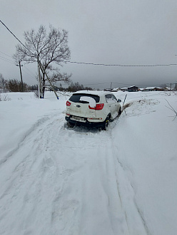 помогите пожалуйста, слез с калии    вытащить застрявшую машину Киа 