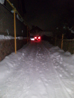 помогите пожалуйста, вытащить машину,застрял , дёрнуть 10-15 метров. вытащить застрявшую машину Тойота райз,стащило в сугроб.