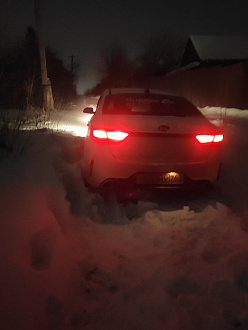 помогите пожалуйста,  вытащить машину застрял в снегу вытащить застрявшую машину Kia Rio