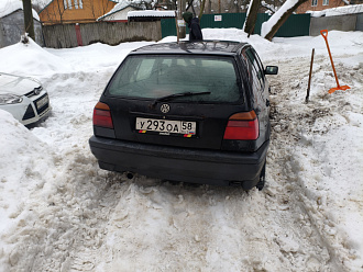прошу помощи, застрял сел брюхом , дёрнуть метров 5 до нормальной дороги  вытащить застрявшую машину Фольксваген гольф 