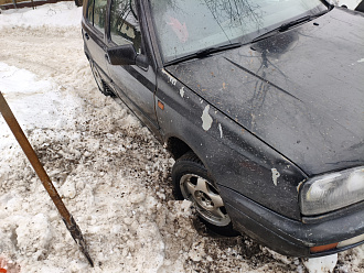 прошу помощи, застрял сел брюхом , дёрнуть метров 5 до нормальной дороги  вытащить застрявшую машину Фольксваген гольф 