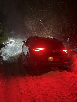 помогите, вытащить машину. Стянуло с дороги  вытащить застрявшую машину Kia sportage