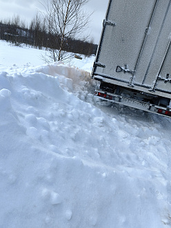 прошу помощи, застрял в сугробе вытащить застрявшую машину Sollers Atlant будка