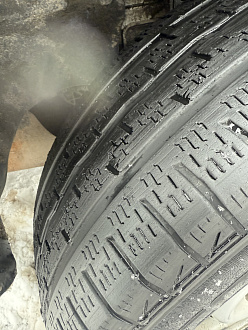 Дорога сама по себе хорошая, просто компания Яндекс-плохие люди, спереди стоит лысая резина, она просто не схватилась вытащить застрявшую машину Ford