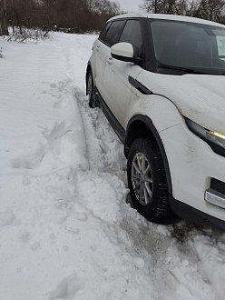 Застрял в колее, прилип, нужно дёрнуть, троса нет ( вытащить застрявшую машину Рэндж ровер эвок 
