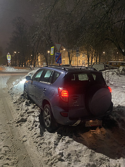 прошу помощи, машина примерзла,тросс порвался,обычные машины вытянуть не могут вытащить застрявшую машину тойота рав4