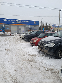 Дотащить до сервиса (меньше 1км, умерла сцепа). Трос есть, машина заводится, тормоза и гур работают штатно. Вес машины 2т. Очень прошу помочь, на горючее  вытащить застрявшую машину не указано