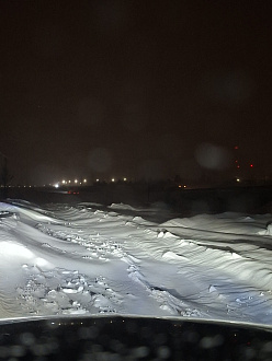 Застрял на ппоселочной дороге,возле деревни пятница,дорога к снт Якорь.до асфальта метров 500. Дорогу сильно замело, сантафе не проехал. вытащить застрявшую машину Митсубиси аутлендер