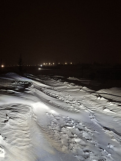 Застрял на ппоселочной дороге,возле деревни пятница,дорога к снт Якорь.до асфальта метров 500. Дорогу сильно замело, сантафе не проехал. вытащить застрявшую машину Митсубиси аутлендер
