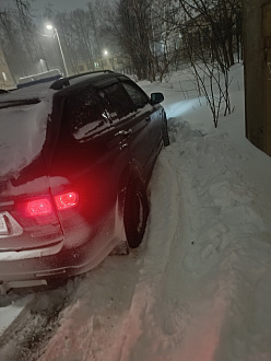 Сел на брюхо во дворе. В колее от трактора. Дернуть на зад вытащить застрявшую машину Ssangyong kyron