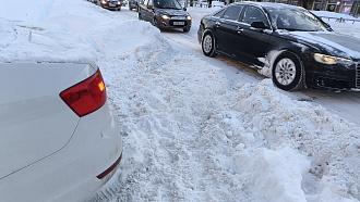 В центре города, в сугробе 3 метра до асфальта просто дёрнуть чуть чуть. вытащить застрявшую машину Volkswagen jetta.