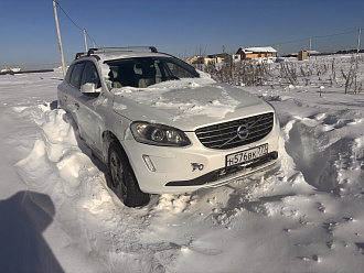 помогите пожалуйста,  вчера преодолевал мягкие переметы снега по итогу слетел на брустер спресованого снега вытащить застрявшую машину Volvo xc60