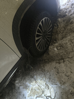 Застрял в колее 20 метров до асфальта. вытащить застрявшую машину Je тур.