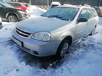 помогите пожалуйста, машина застряла в снегу на стоянке,не могу выехать никак. Мне 77 лет.  вытащить застрявшую машину Шевроле лачеттх