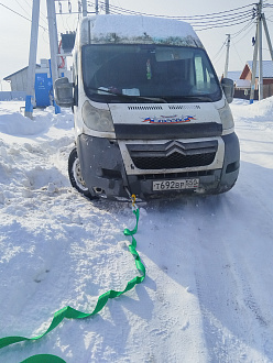 Стою в часном секторе рядом с дарогой но нужен полный привод чтобы дёрнуть вытащить застрявшую машину Ситроен