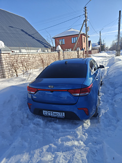 Застрял в снегу вытащить застрявшую машину KIA RIO 4