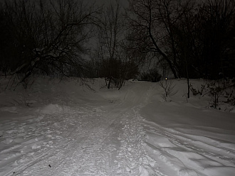 Доброй ночи , сел на пузо в сугробе , деревьев рядом нету , чтоб вылезти обратно к тропинке натоптанной к горочке ближе , где натоптано и так сильно не проваливается машинка , вдруг кто сможет помочь лебедкой подтянуть меня ?(  вытащить застрявшую машину Танк