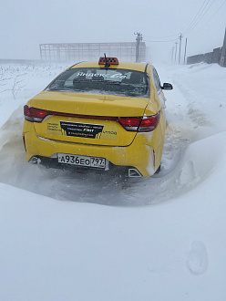 Застряла в поле в колее 800 метров от трассы. вытащить застрявшую машину Kia rio автомат