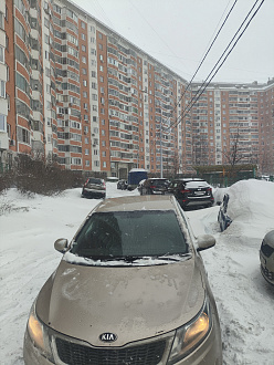 Застрял во дворе,20-30 метров до дороги  немного не доехал до арки. вытащить застрявшую машину kia rio