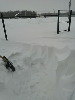 Мы с ребёнком заблокированы не можем выбраться замело дорогу, помогите пожалуйста вытащить застрявшую машину не указано