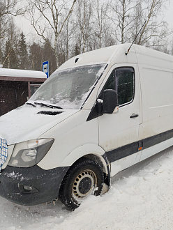 прошу помощи,  не заводится машина, не крутит стартер . Требуется дёрнуть. Готова оплатить вытащить застрявшую машину Мерседес спринтер