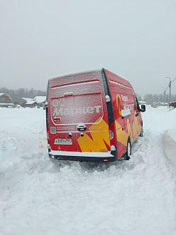 помогите, нужно выдернуть, крюка и троса нет! вытащить застрявшую машину Газель