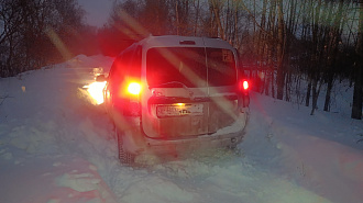 помогите, застрял, неверно привёл навигатор вытащить застрявшую машину Лада ларгус