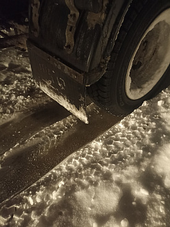Сели в СНТ чтобы выехать нужно нас потянуть назад. Тут лёд. Проехать не легко колея тоже глубокая. вытащить застрявшую машину Газель
