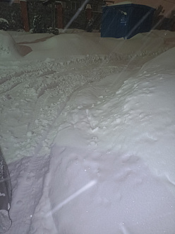 Сели в СНТ чтобы выехать нужно нас потянуть назад. Тут лёд. Проехать не легко колея тоже глубокая. вытащить застрявшую машину Газель