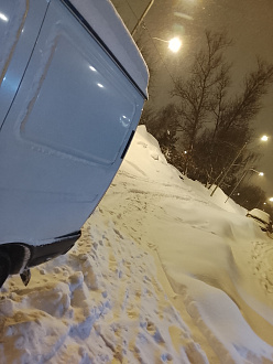 Во дворе застрял. вытащить застрявшую машину Газ Соболь.