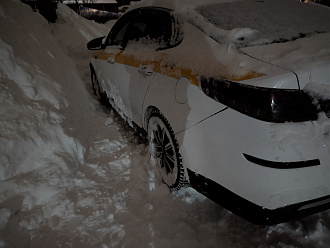 Здравствуйте, в коттеджном поселке застряла машина, тянуть получить только спереди но нету петли за которую нужно тянуть и троса , дёрнуть только если за колесо в натяг, буквально пару метров  вытащить застрявшую машину Kia optima 