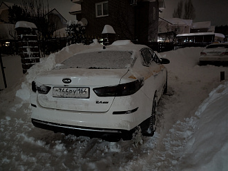 Здравствуйте, в коттеджном поселке застряла машина, тянуть получить только спереди но нету петли за которую нужно тянуть и троса , дёрнуть только если за колесо в натяг, буквально пару метров  вытащить застрявшую машину Kia optima 