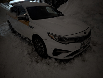 Здравствуйте, в коттеджном поселке застряла машина, тянуть получить только спереди но нету петли за которую нужно тянуть и троса , дёрнуть только если за колесо в натяг, буквально пару метров  вытащить застрявшую машину Kia optima 