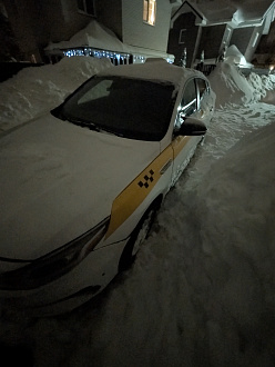 Здравствуйте, в коттеджном поселке застряла машина, тянуть получить только спереди но нету петли за которую нужно тянуть и троса , дёрнуть только если за колесо в натяг, буквально пару метров  вытащить застрявшую машину Kia optima 