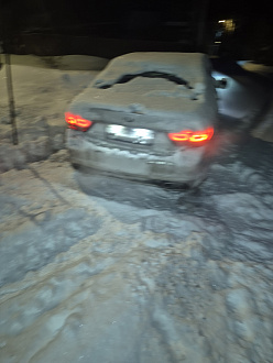 помогите, выдернуть на дорогу  вытащить застрявшую машину Киа 