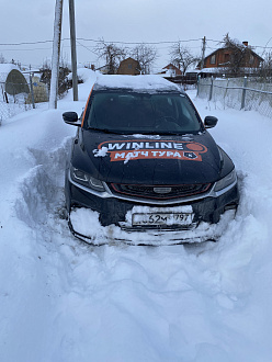 прошу помощи, застрял в снегу на дороге вытащить застрявшую машину Geely coolray 