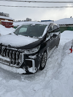 Заехал в гараж, сел днищем на снег (возможно сильно). Машина гибрид (минивен) вытащить застрявшую машину Voyah dream