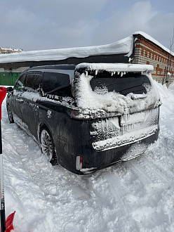 Заехал в гараж, сел днищем на снег (возможно сильно). Машина гибрид (минивен) вытащить застрявшую машину Voyah dream