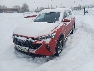 Застрял на парковке, стал на пузо на холме из снега между своим и местом соседа. вытащить застрявшую машину Haval