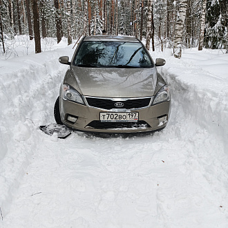 Застряли в лесу в колее до трассы горьковского шоссе 600 метров. вытащить застрявшую машину Иосип.